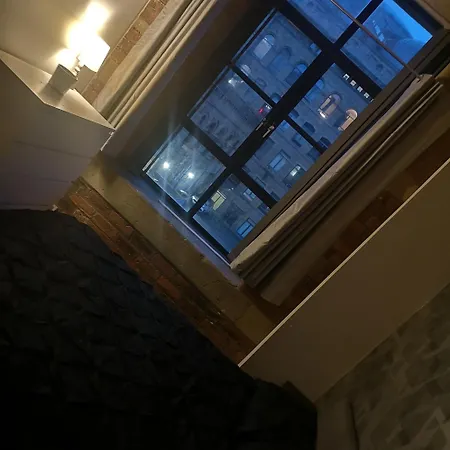 1 Bed Flat - Sleeps 2 - Parking - Wifi * Bradford (West Yorkshire)