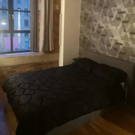 1 Bed Flat - Sleeps 2 - Parking - Wifi Apartment